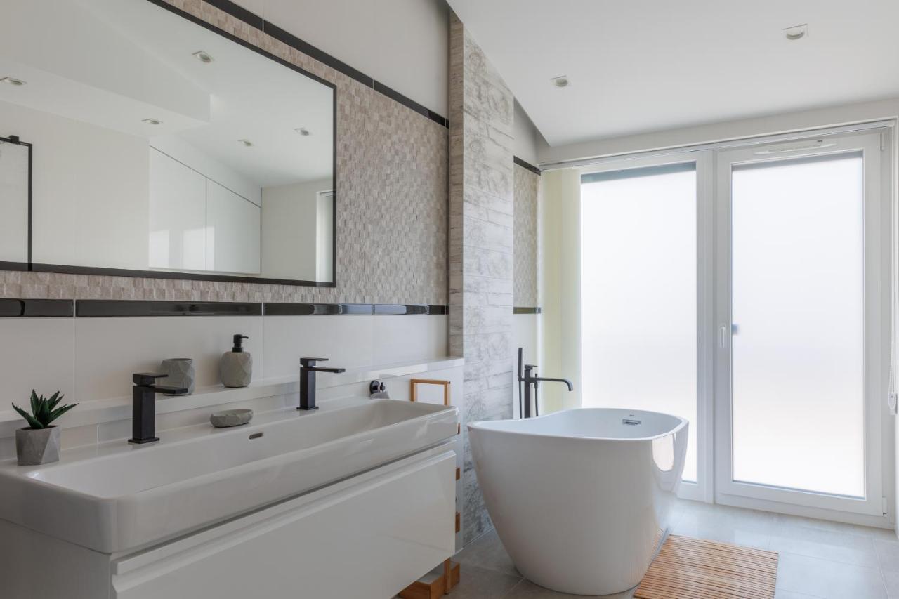 Noir Hotel - Penthouse Apartman Szeged Ngoại thất bức ảnh